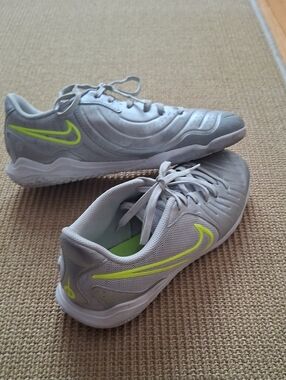 Nike Tiempo Legend 10 Academy Indoor Soccer Fencing Shoes. Men's 7